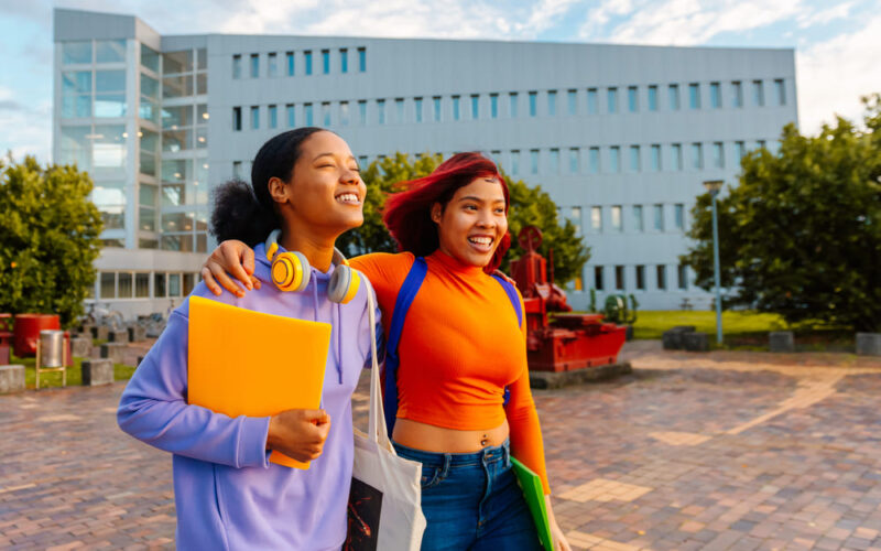 Estudia Ingeniería Industrial en la Universidad Latina y responde a las demandas del mercado