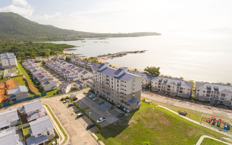 Nuevas mejoras en la red de transporte agilizan el acceso a Playa Dorada desde Ciudad de Panamá